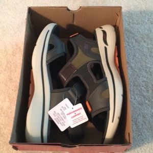 NWT men’s arch fit sandals